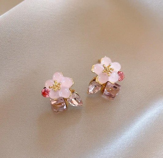 A pair of romantic sweetheart earing